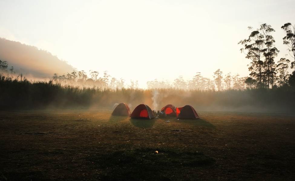 10 Rekomendasi Tempat Camping Keluarga di Bandung - Featured Image