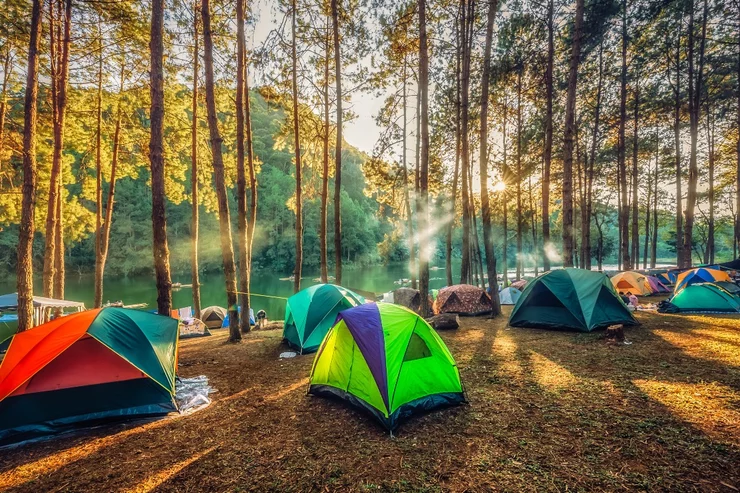 10 Tempat Camping Terdekat Sekitar Jakarta - Featured Image