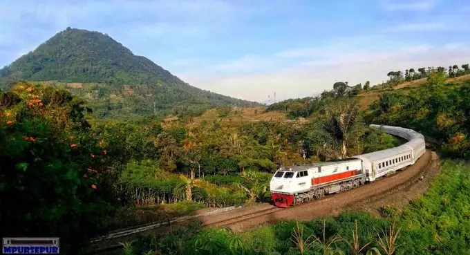 10 Rute Kereta Api Terindah di Indonesia: Banyak Pegunungan! - Featured Image